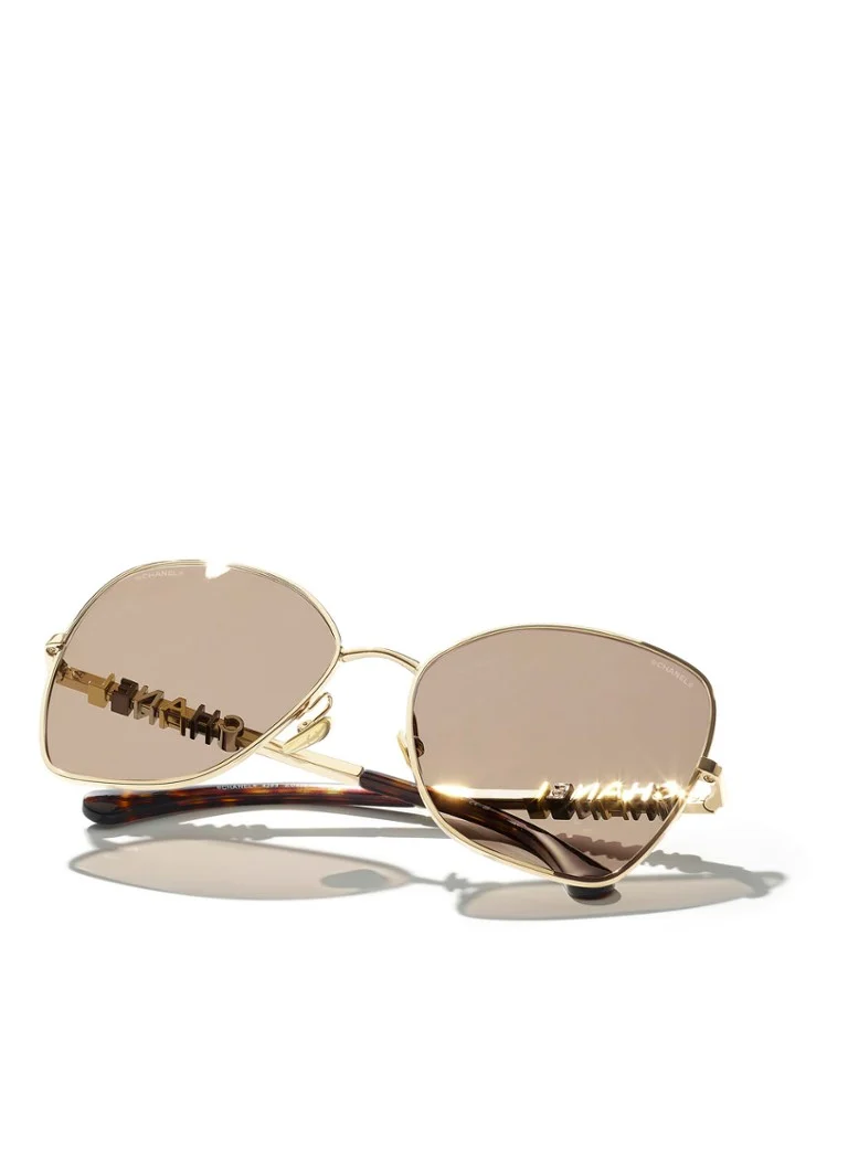 Ochelari de soare Chanel în formă de fluture
