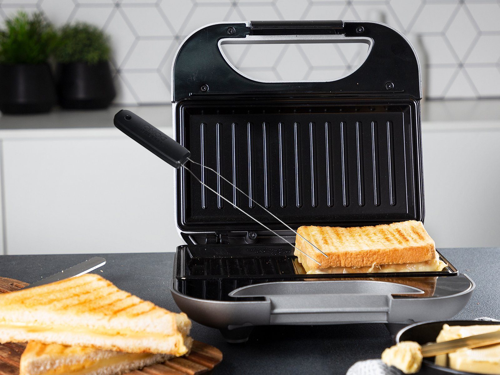 PRINCESS Sandwichmaker, 750 W, Toaster Snack & Panini-Maker kleiner Low fat Kontaktgrill Indoorgrill