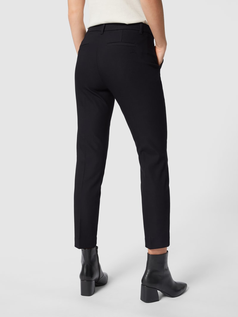 Slim Fit Chino mit Stretch-Anteil in schwarz