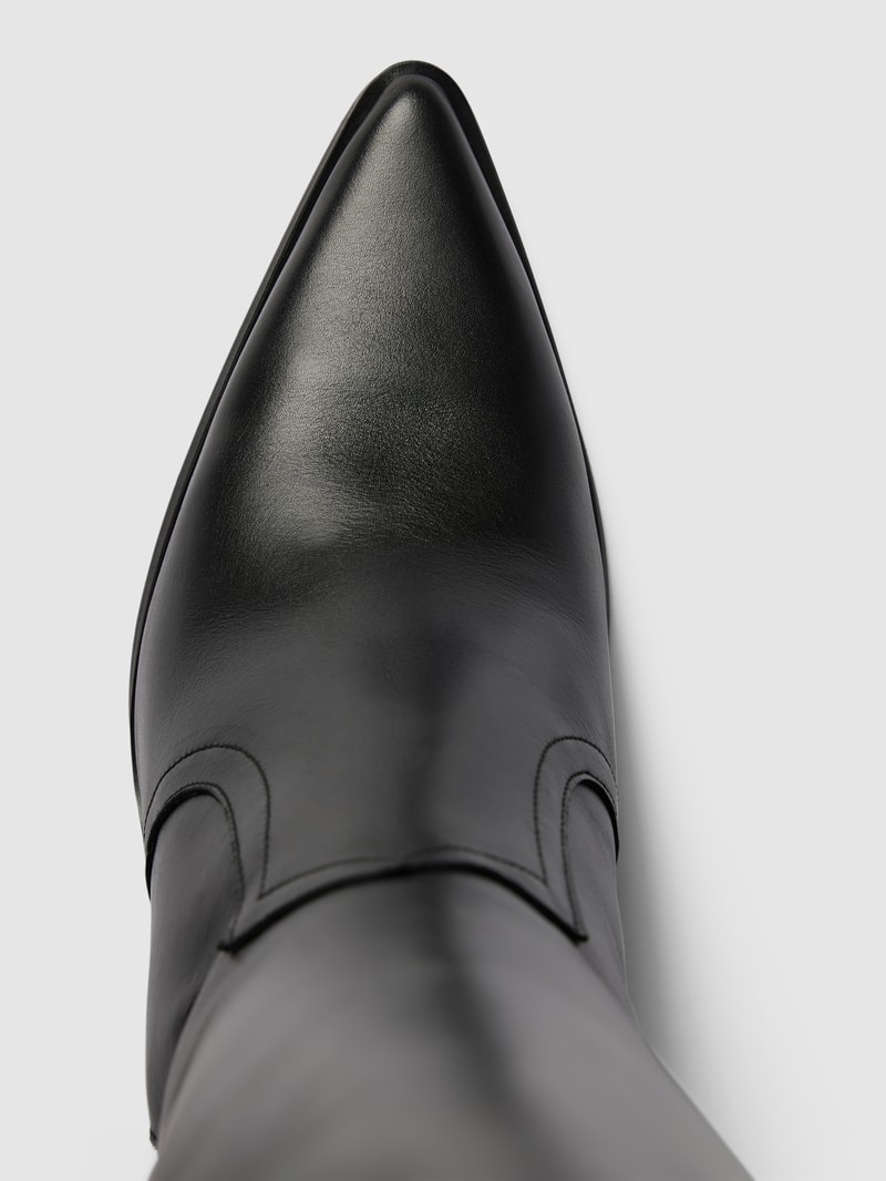 Stiefel mit Blockabsatz in schwarz