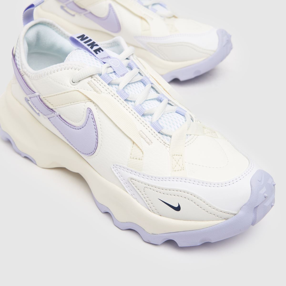 Nike tc 7900 premium träningsskor i vitt och lila