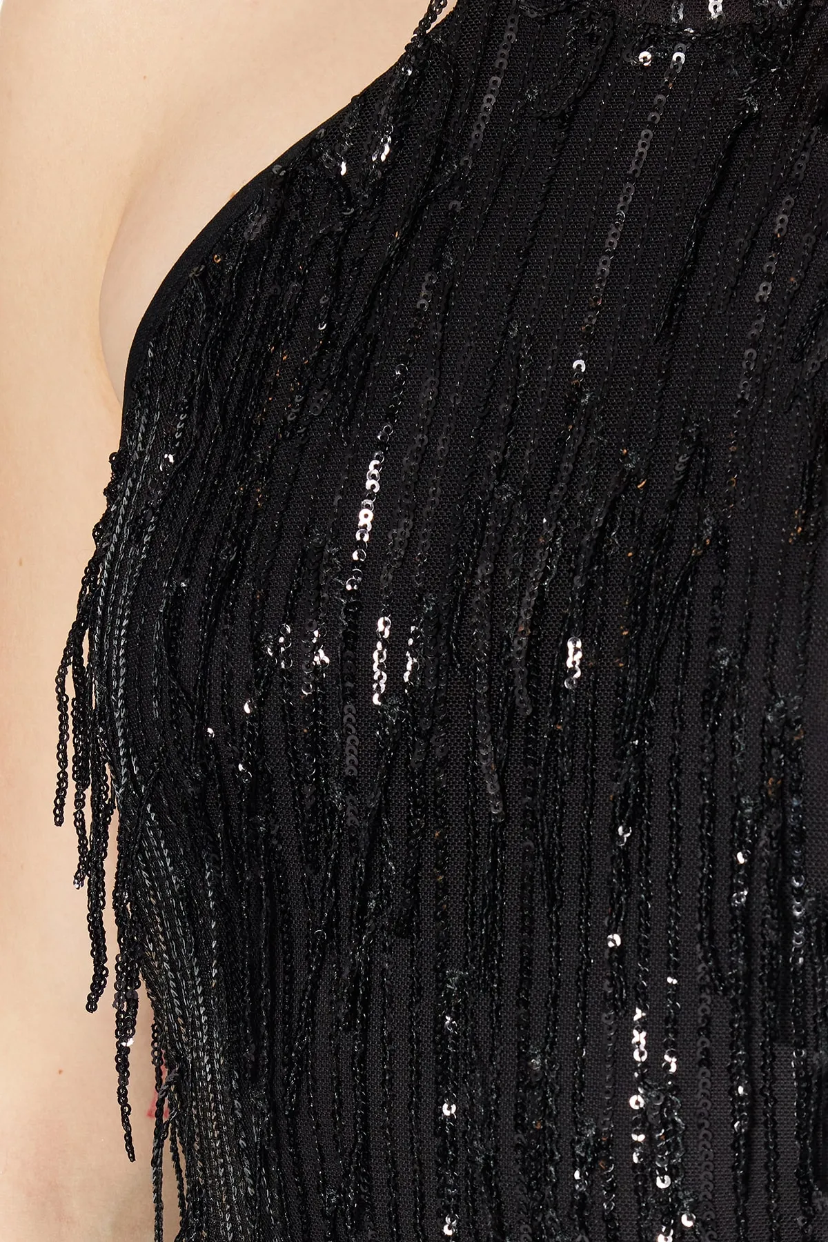 Trendyol Collection  Schwarzes, figurbetontes, gefüttertes Abendkleid mit glänzenden Pailletten TPRSS23EL00461