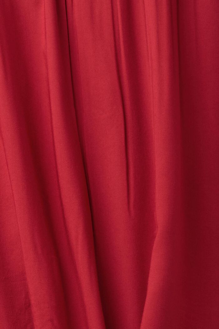 Gesmoktes Schlauchkleid in Midilänge