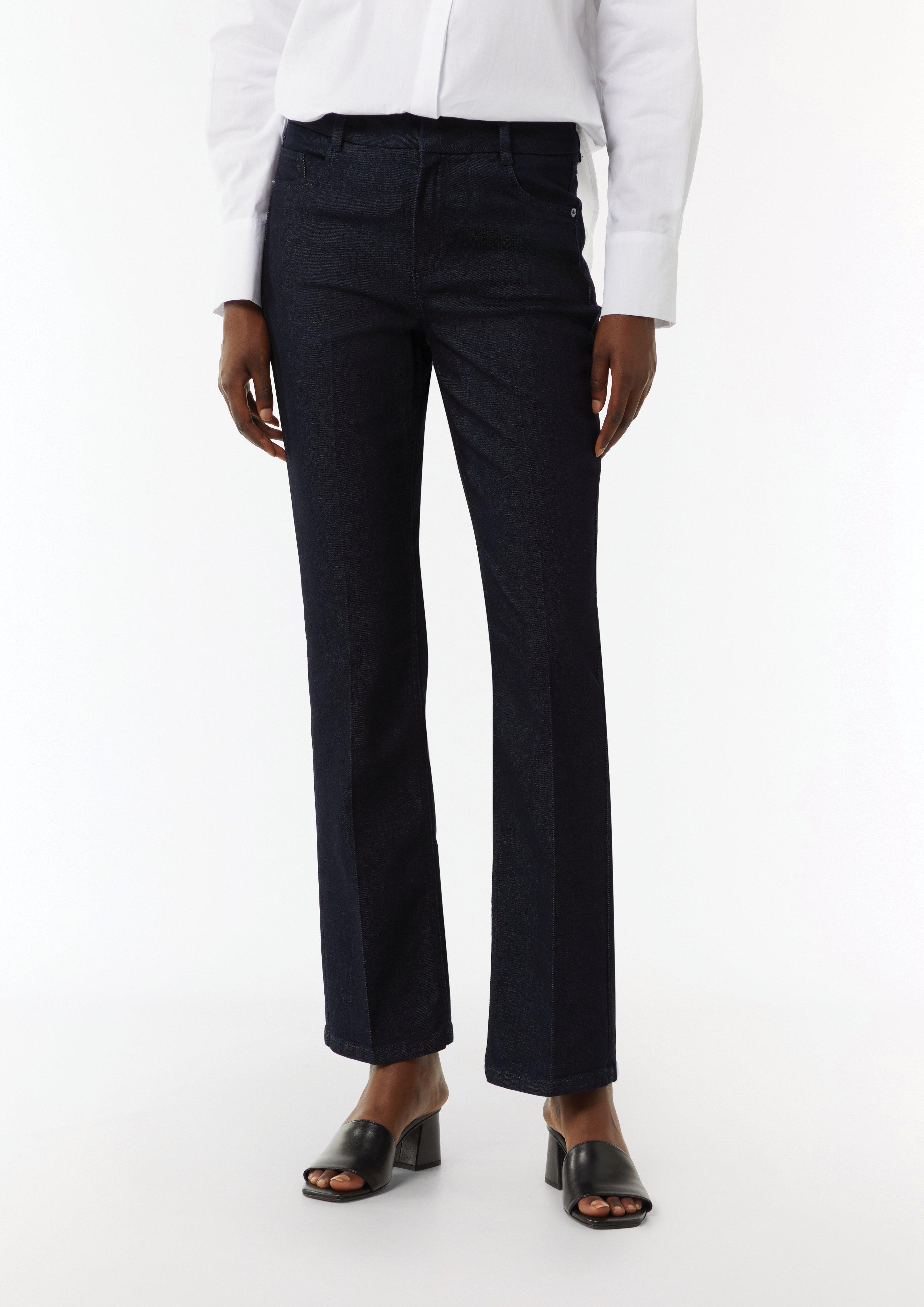 Elastische Jeans in dunkler Waschung mit Bügelfalten - navy