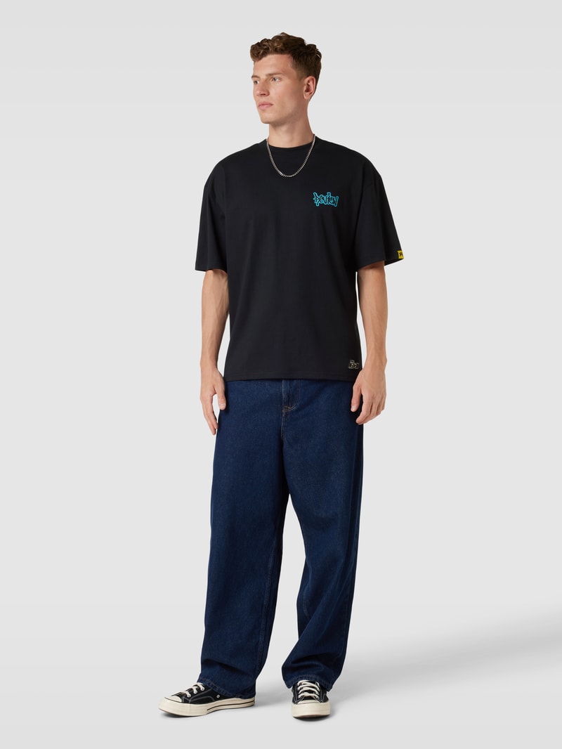 T-Shirt mit Label-Print in schwarz