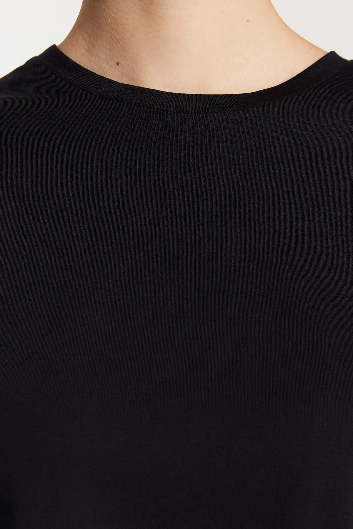 Trendyol Collection  Schwarz-weißes 2er-Pack kurzes Strick-T-Shirt aus 100 % Baumwolle mit Rundhalsausschnitt TWOSS20TS1480