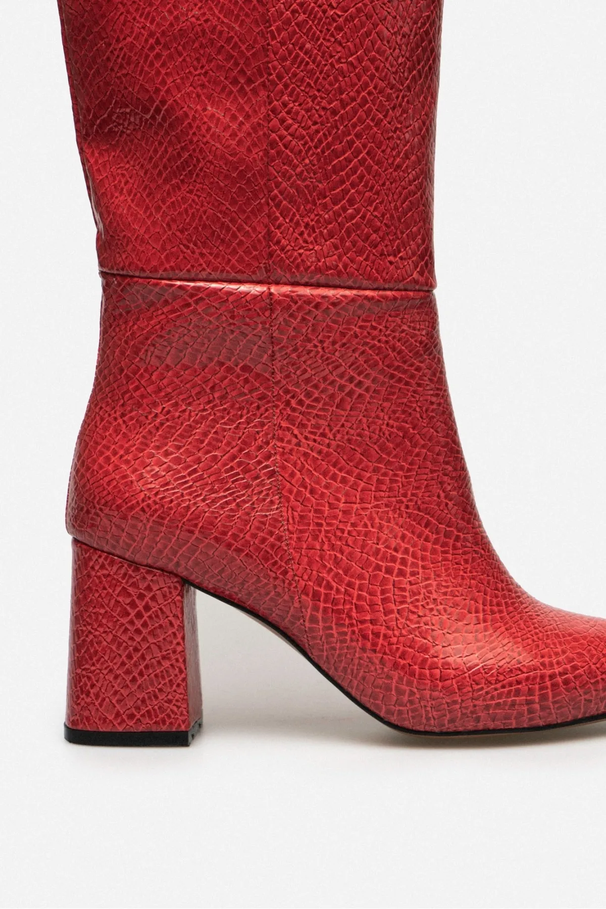 NİŞANTAŞI SHOES  Briar Red gemusterte Damenstiefel aus Lackleder mit spitzer Zehenpartie und Absatz