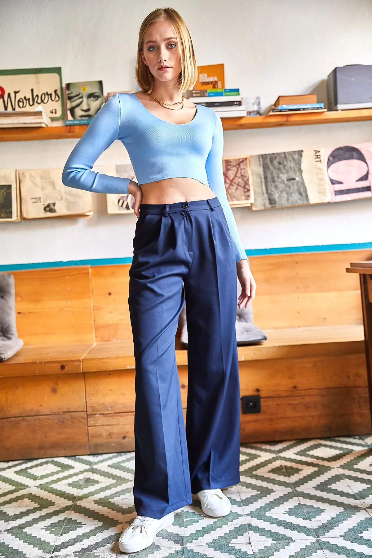 Olalook  Marineblaue, plissierte Palazzo-Atlas-Hose für Damen in Marineblau, PNT-19000149