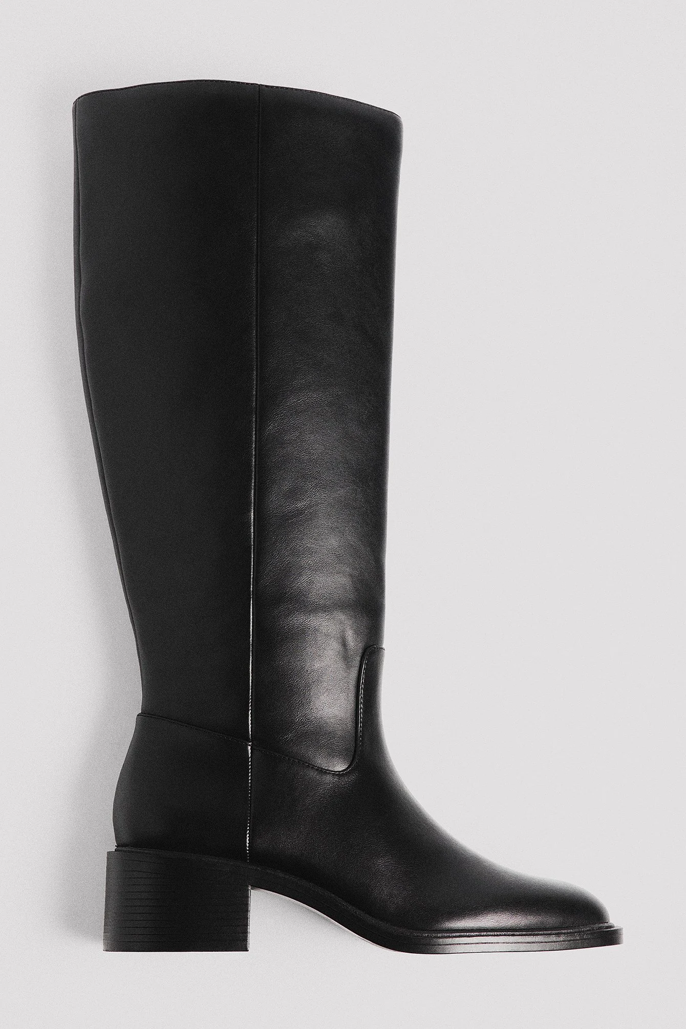 Kniehohe Stiefel, vorne rund