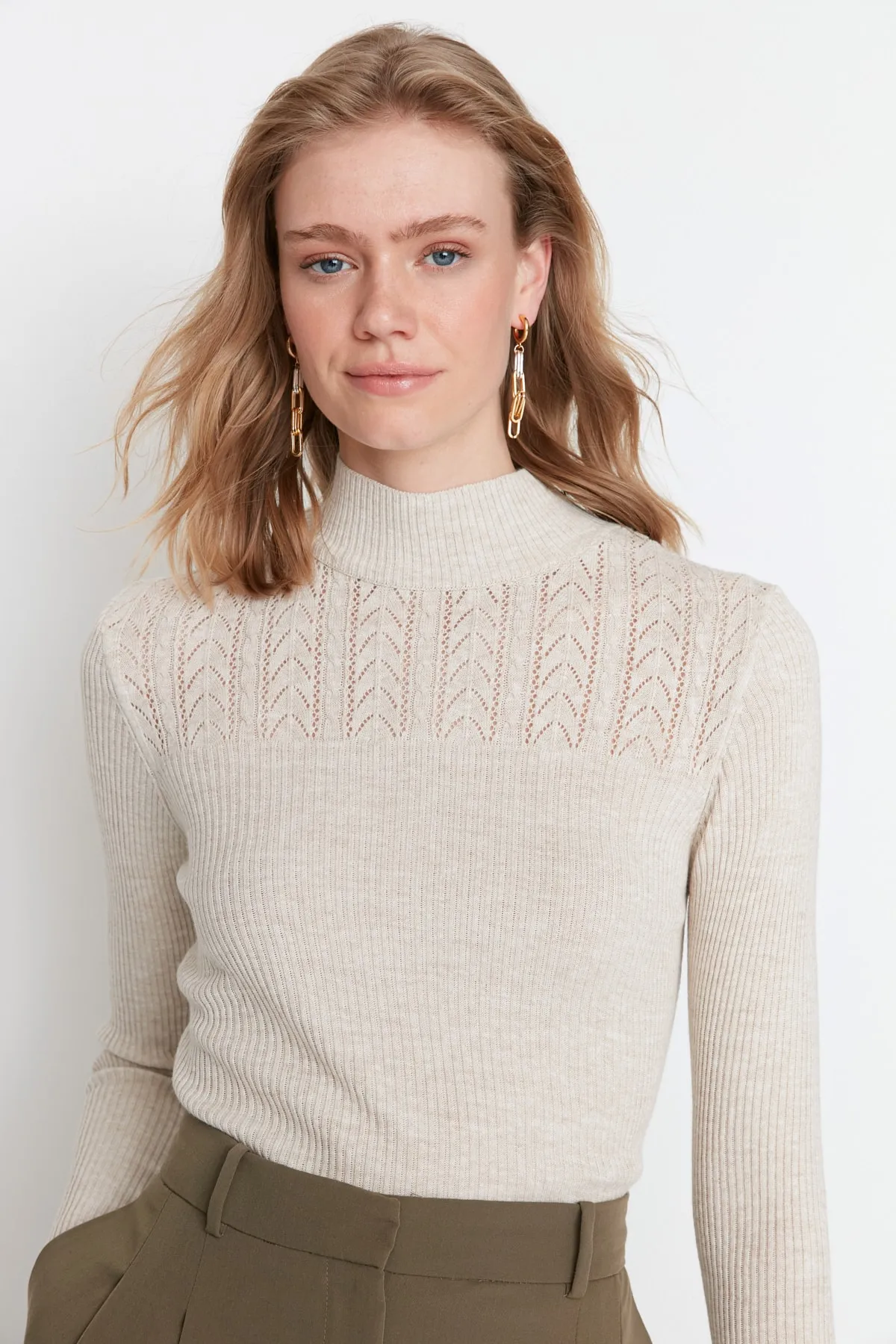 Trendyol Collection  Steinfarbener durchbrochener Strickpullover TWOAW21KZ0934