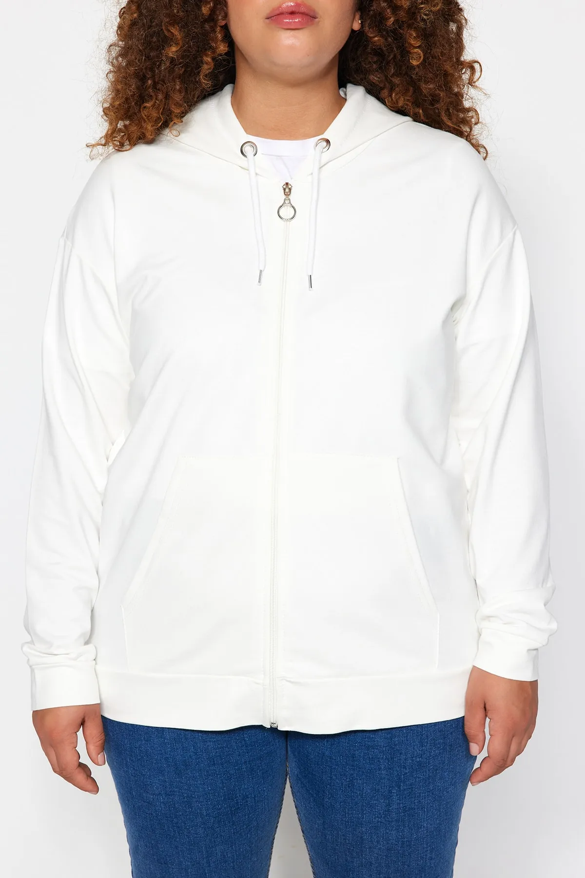 Trendyol Curve  Ecrufarbenes, dünnes Strick-Sweatshirt mit Kapuze und Reißverschluss TBSSS22SW0169