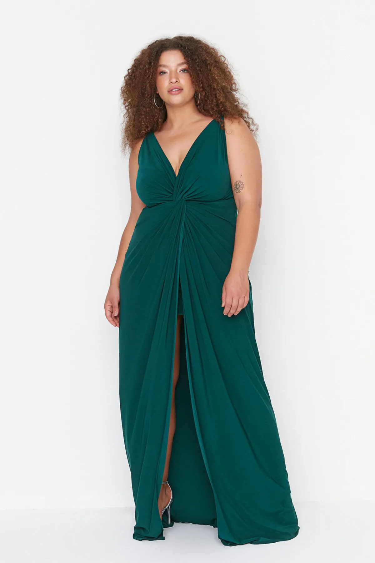 Trendyol Curve  Smaragdgrünes, gestricktes, drapiertes, detailliertes Abendkleid TBBSS22AD00000