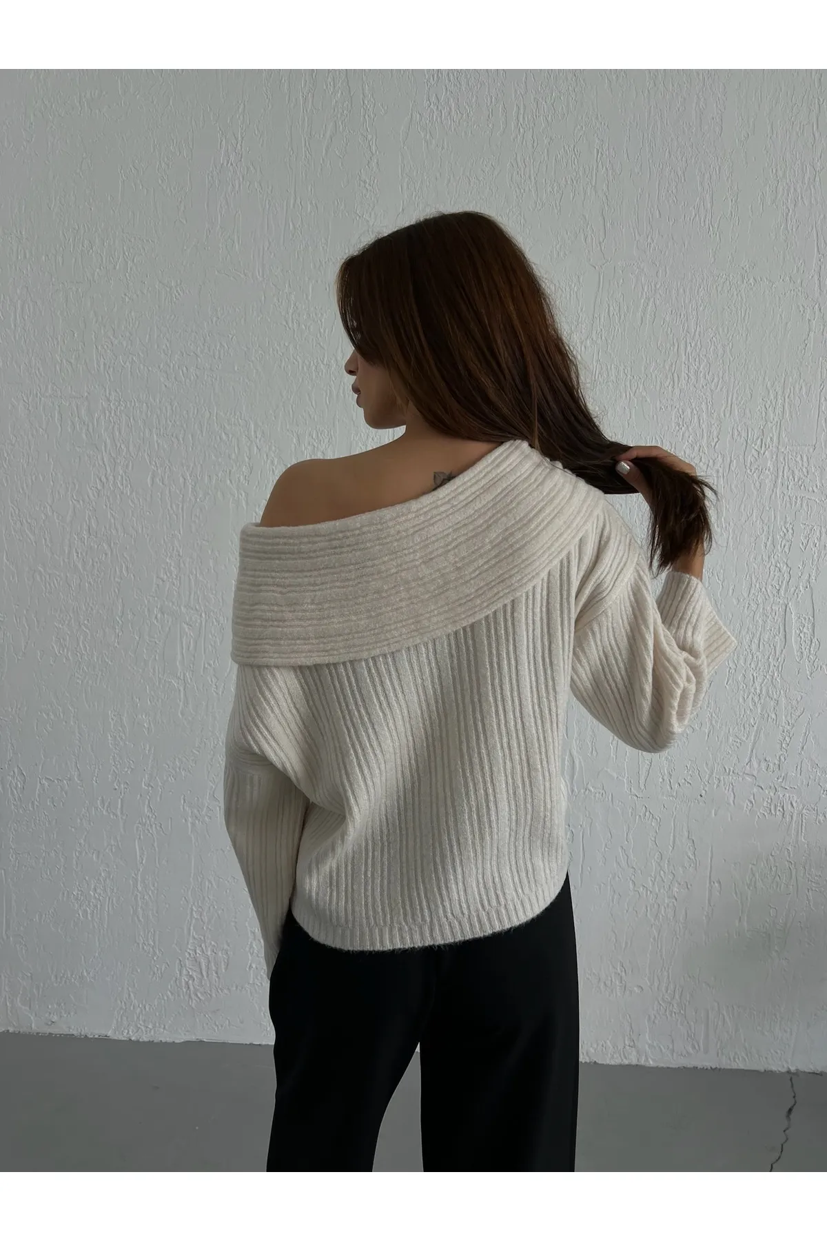 Laluvia  Cremefarbener, gerippter Pullover mit U-Ausschnitt