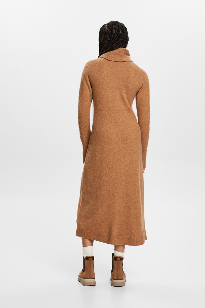 Midi-Strickkleid mit Wasserfall-Ausschnitt