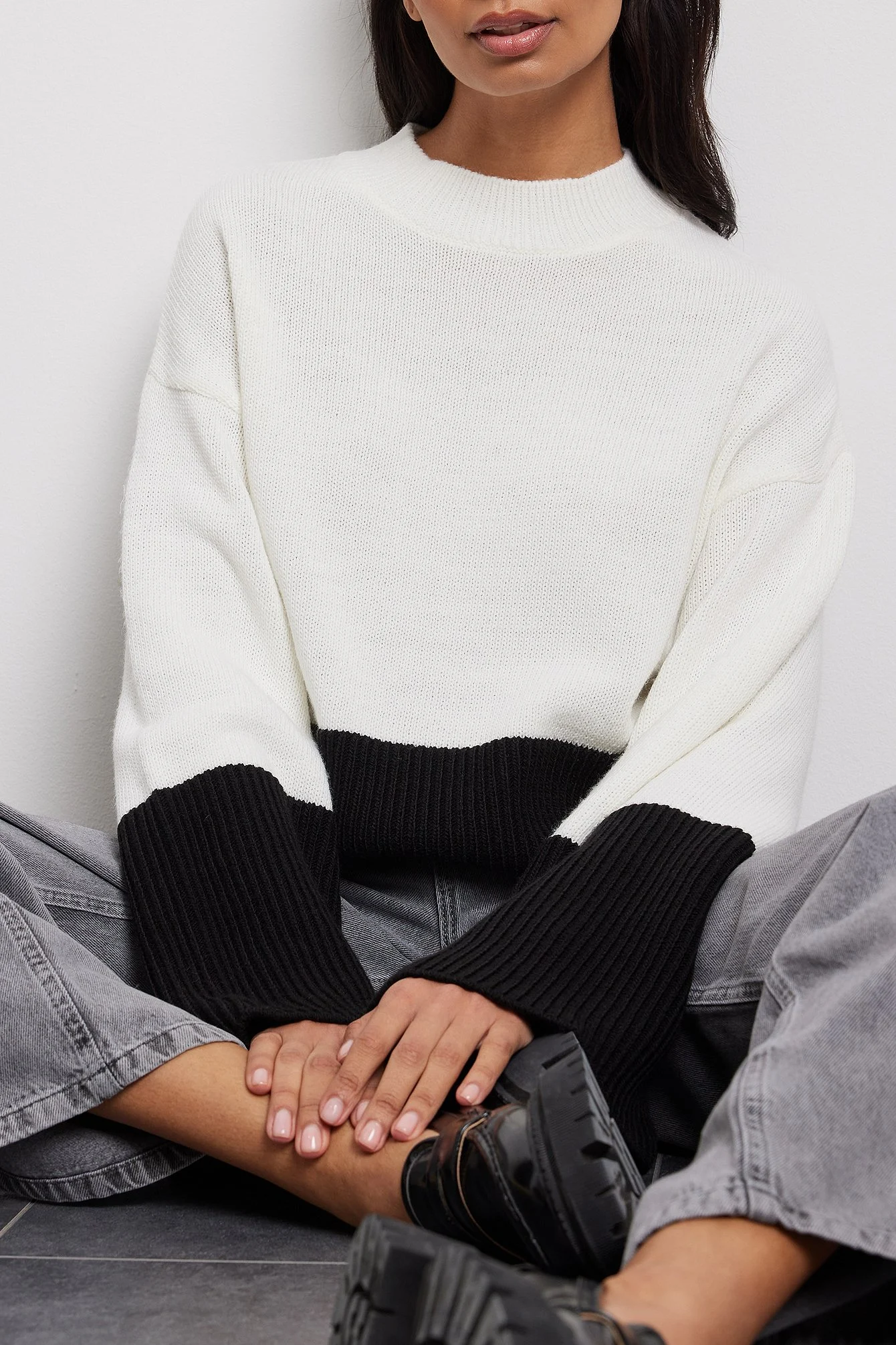 Strickpullover mit Colour-Block und Schlitzdetail