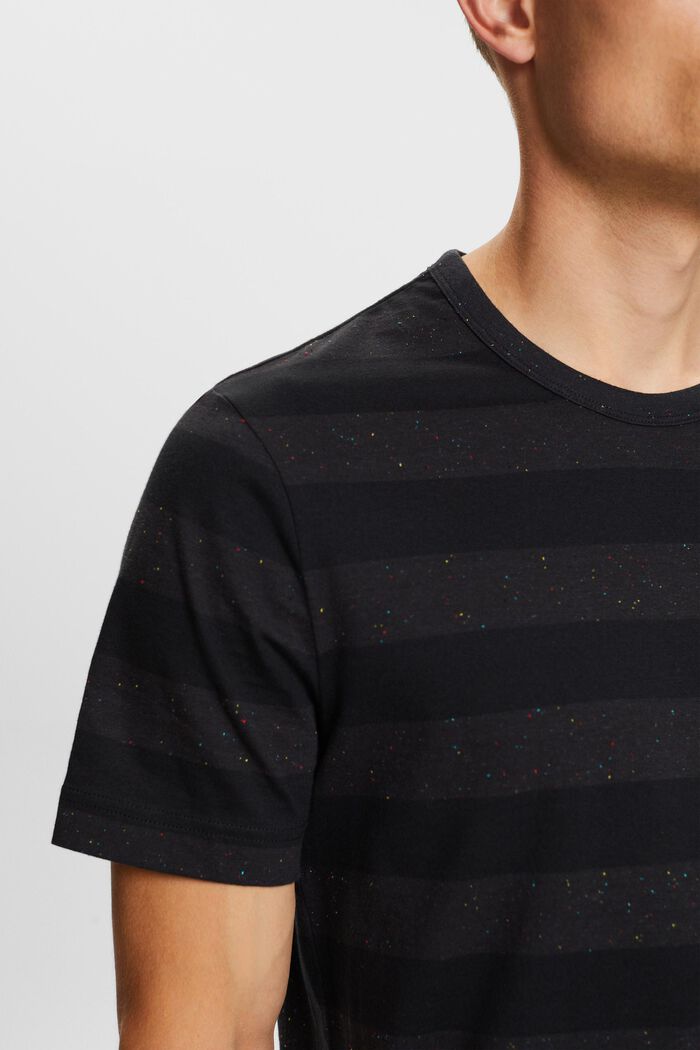 Gestreiftes T-Shirt mit Knötchengarn
