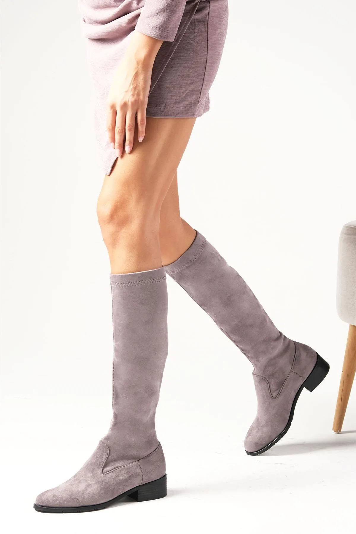 Mio Gusto  Brooklyn Graue Damen-Stretchstiefel aus Wildleder unterhalb des Knies