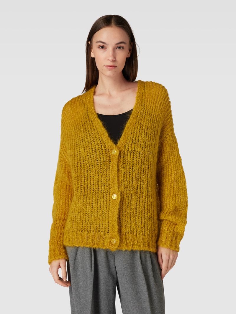 Strickjacke mit abgerundetem V-Ausschnitt Modell 'GERARDA' in senfgelb