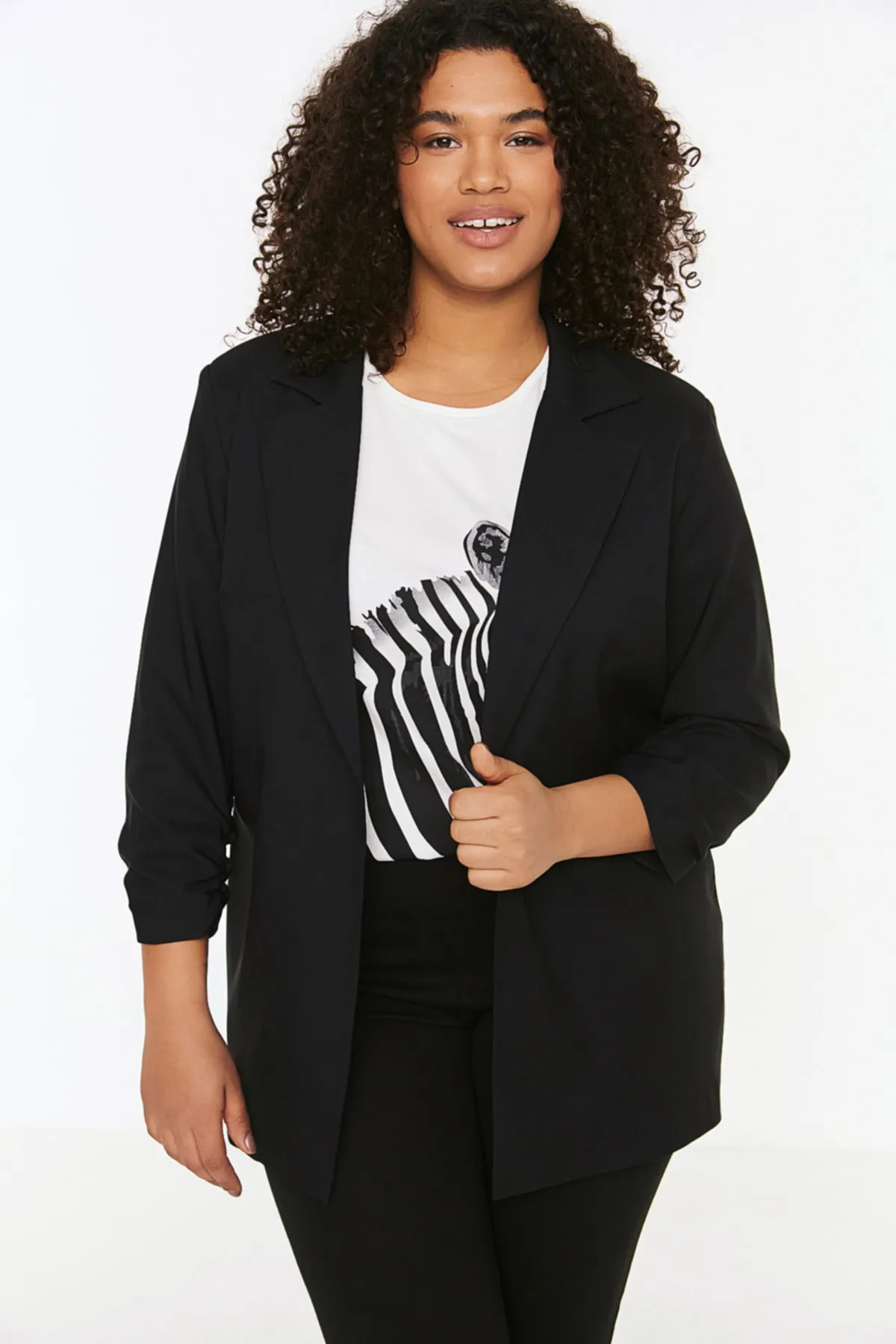 Trendyol Curve  Schwarze Jacke mit Kragendetail