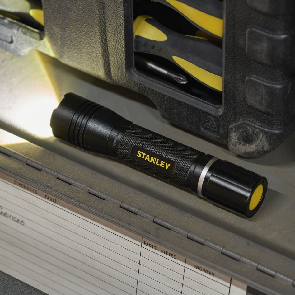 Stanley SXLS50104E 650 lumen uppladdningsbar LED-ficklampa