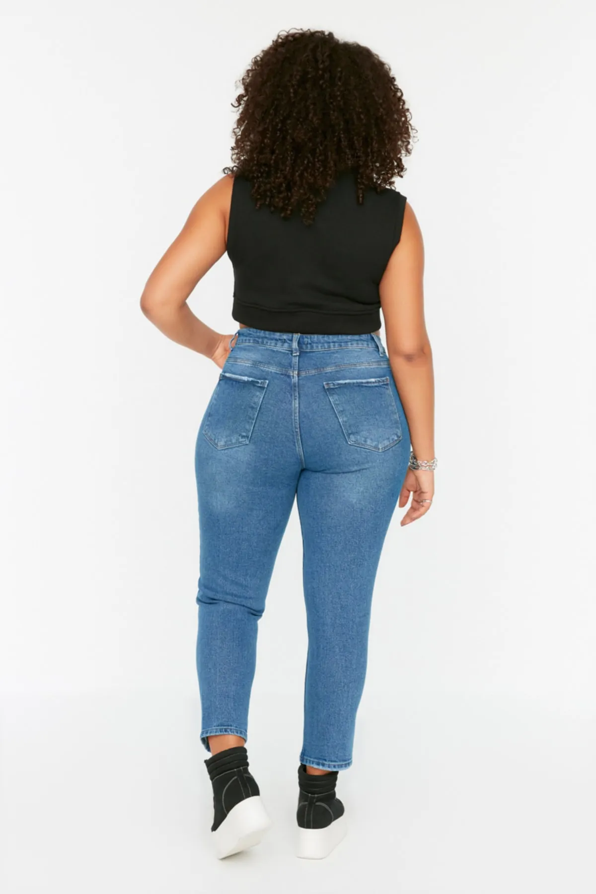 Trendyol Curve  Blaue, dehnbare Skinny-Jeans mit hoher Taille und detailliertem Beinausschnitt TBSSS22JE0186