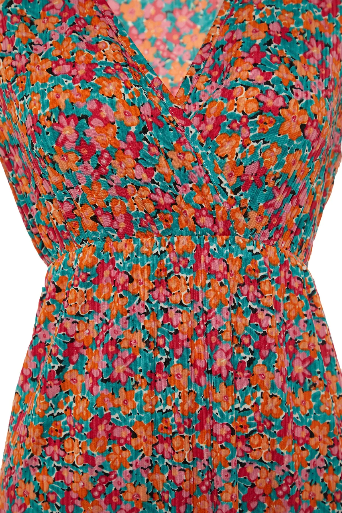 Trendyol Curve  Mehrfarbiges A-Linien-Strickkleid mit Blumenmuster TBBSS22AH00010