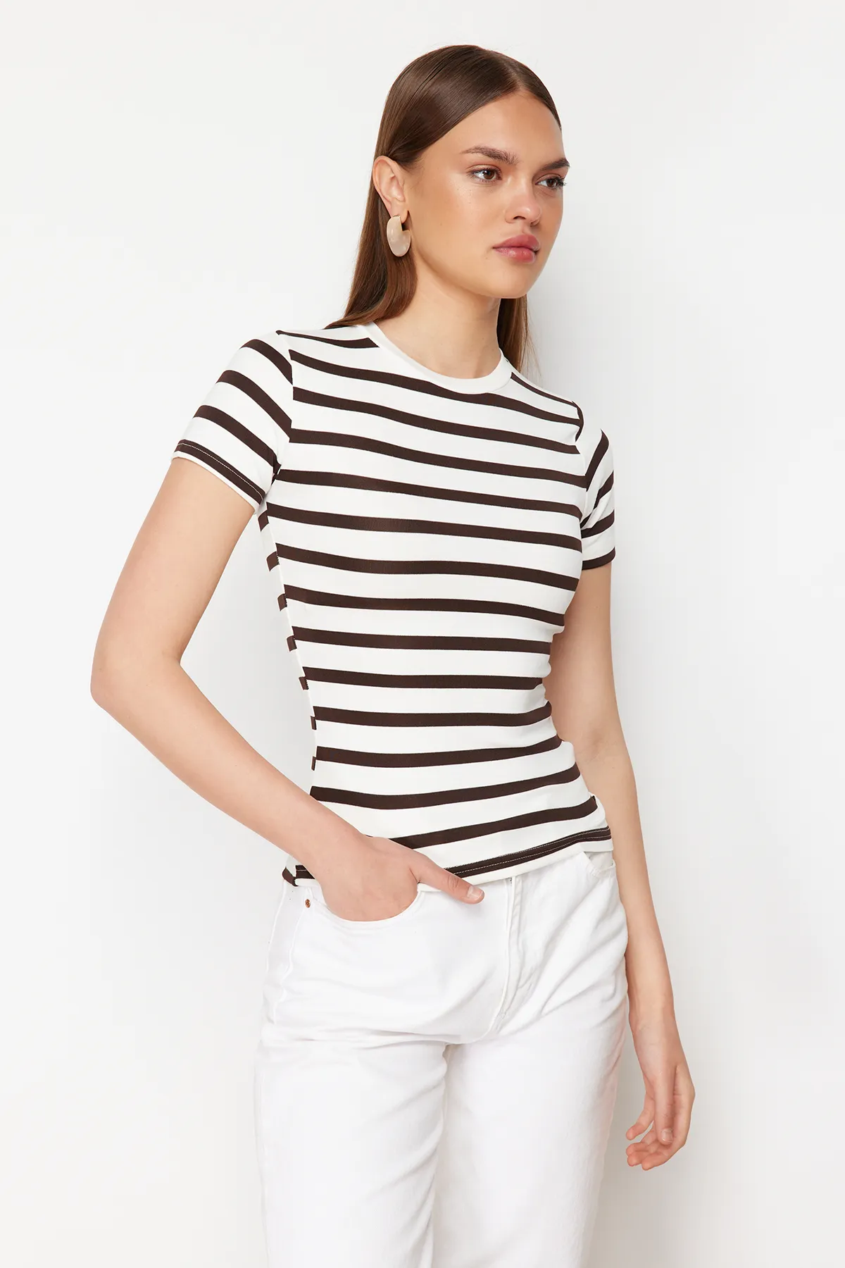 Trendyol Collection  Braun gestreifte Viskose/weiche Stoff Figurbetonte Strickbluse TWOSS24BZ00296