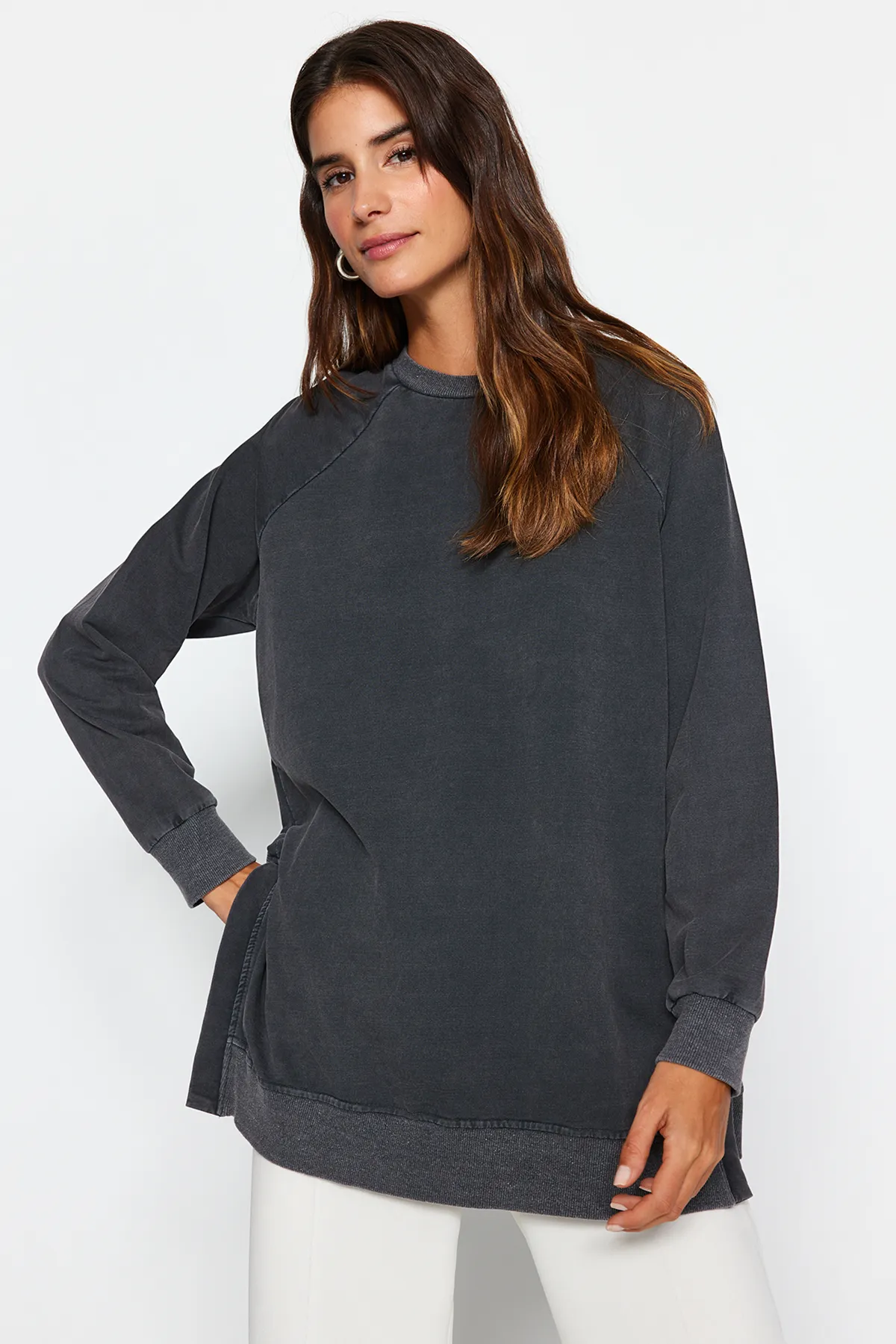 Trendyol Modest  Anthrazitfarbenes, gewaschenes Strick-Sweatshirt TCTSS23TW00062