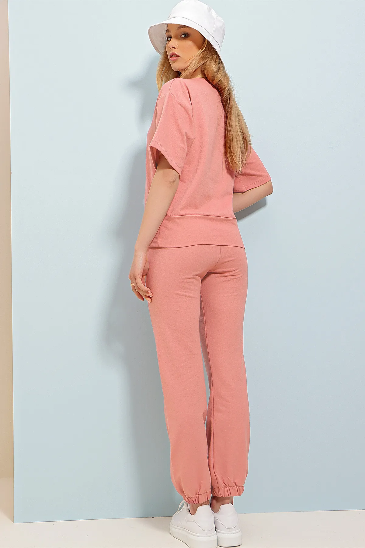 Trend Alaçatı Stili  Trainingsanzug-Set mit Aufdruck W in Puderrosa für Damen ALC-X5889