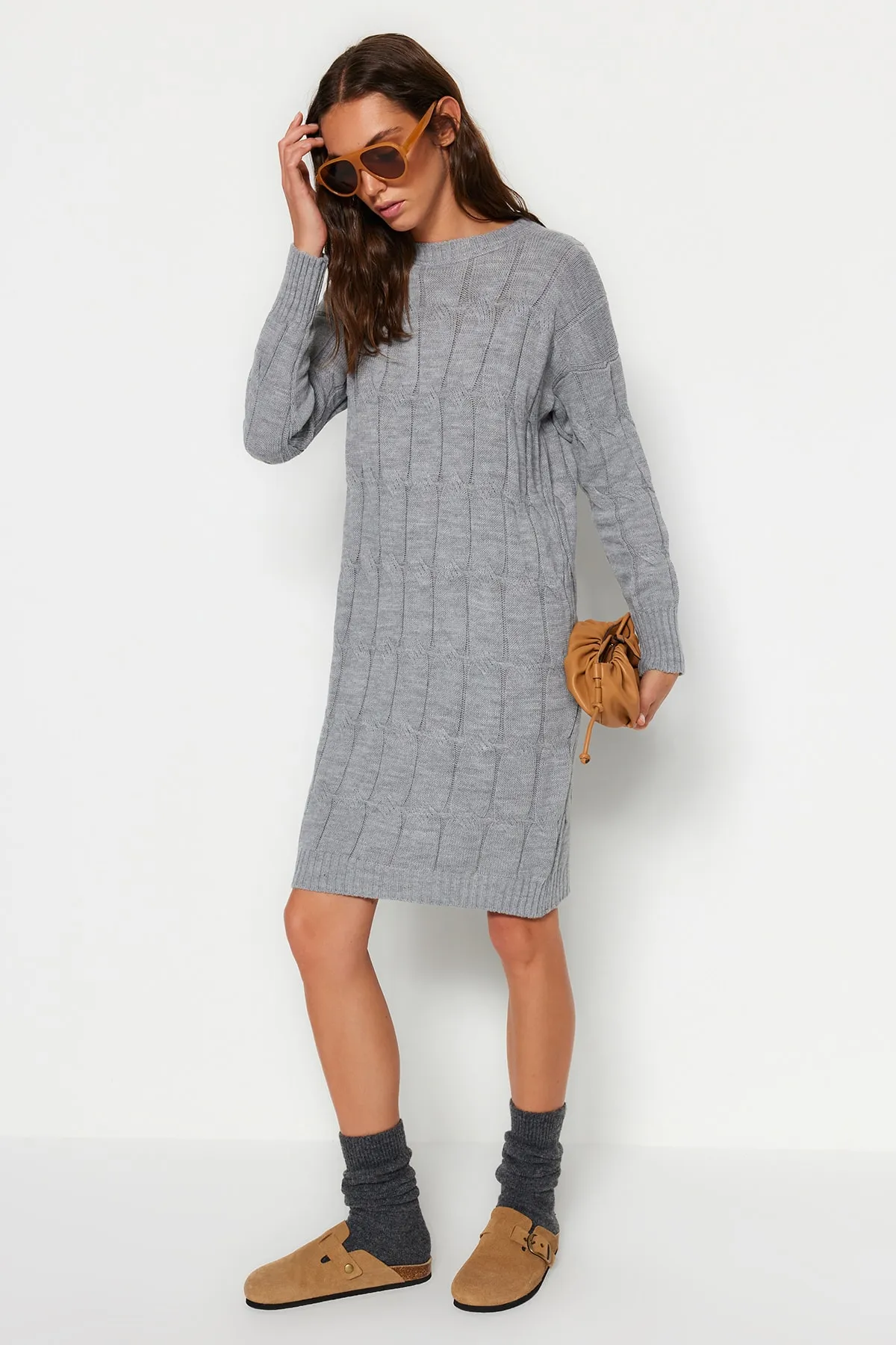 Trendyol Collection  Graues Mini-Strickkleid mit Rundhalsausschnitt TWOAW22EL0027