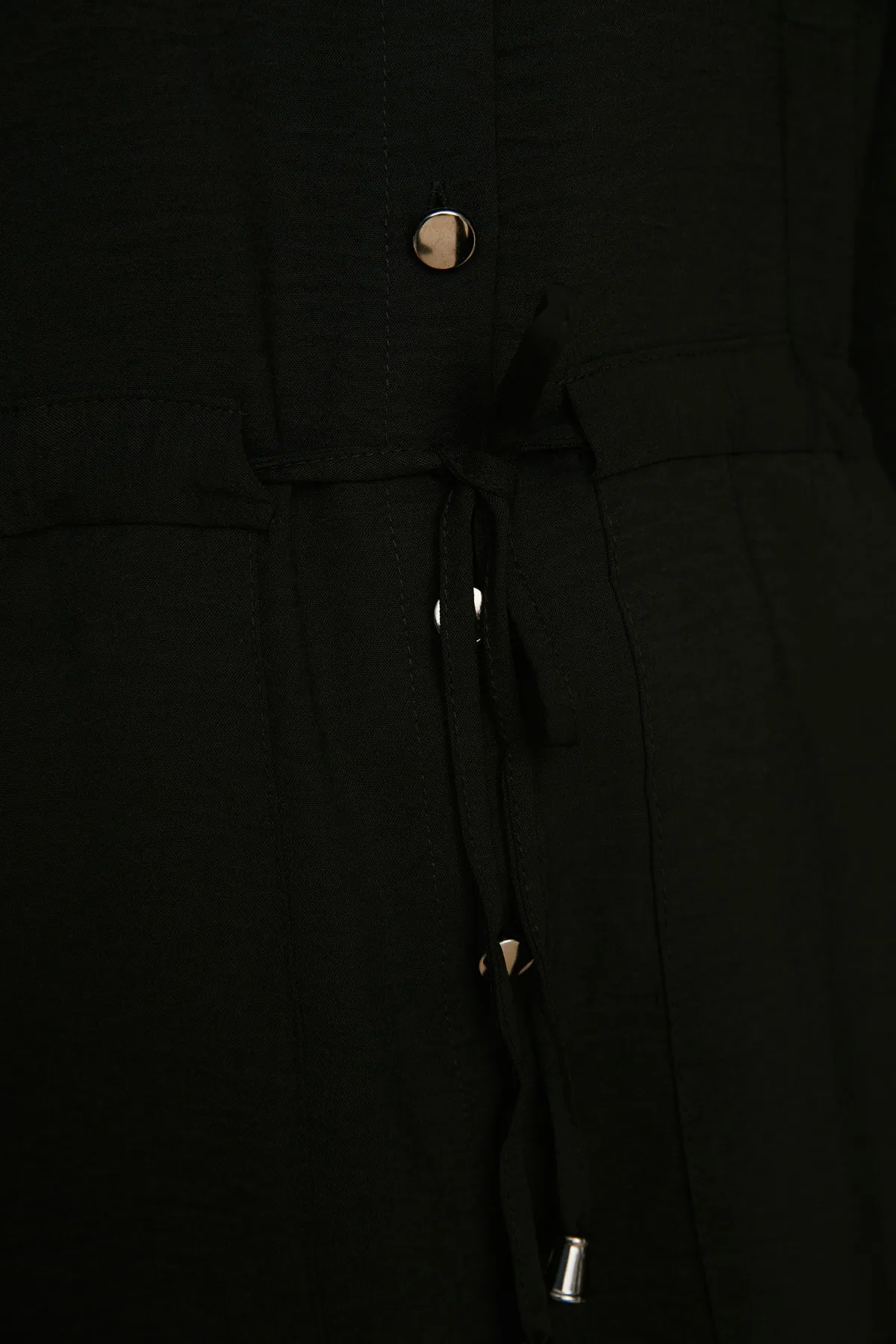 Trendyol Modest  Schwarzer gewebter Hemd-Hosen-Anzug mit Taillenschnürung TCTSS21AU0237