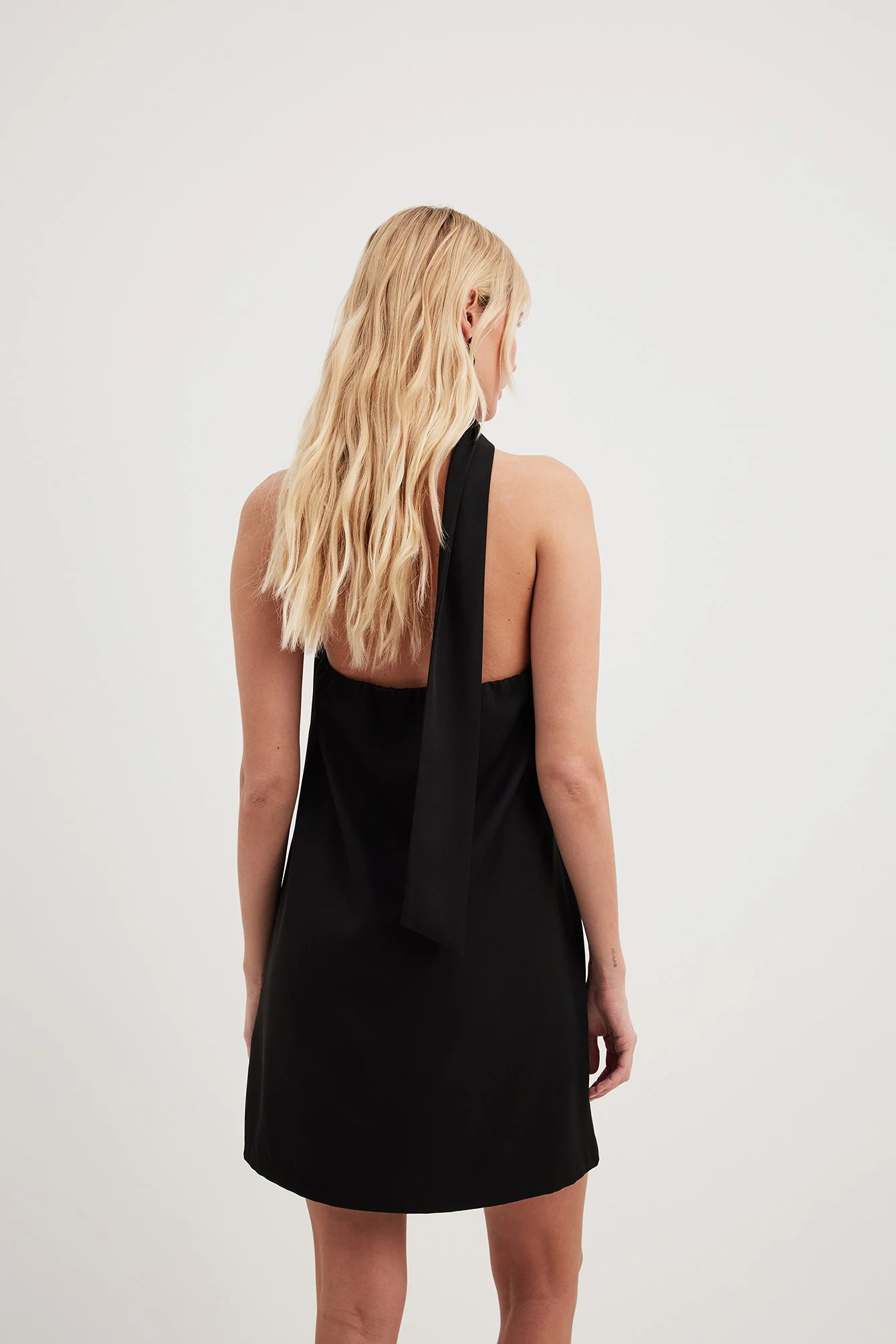 Minikleid mit Schaldetail