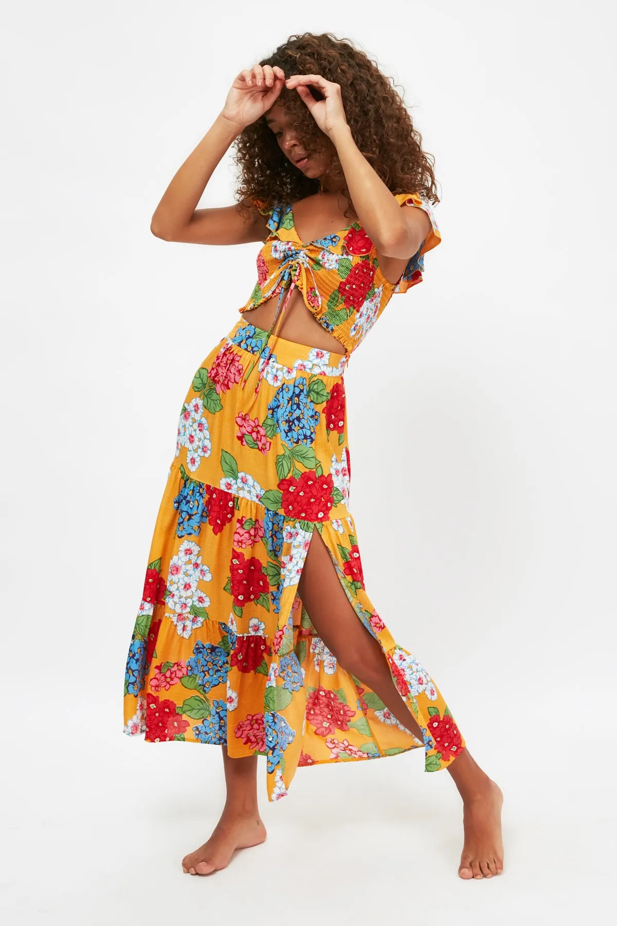 Trendyol Collection  Buntes Strandoberteil und -unterteil aus Viskose mit Blumenmuster, Set TBESS21AU0221