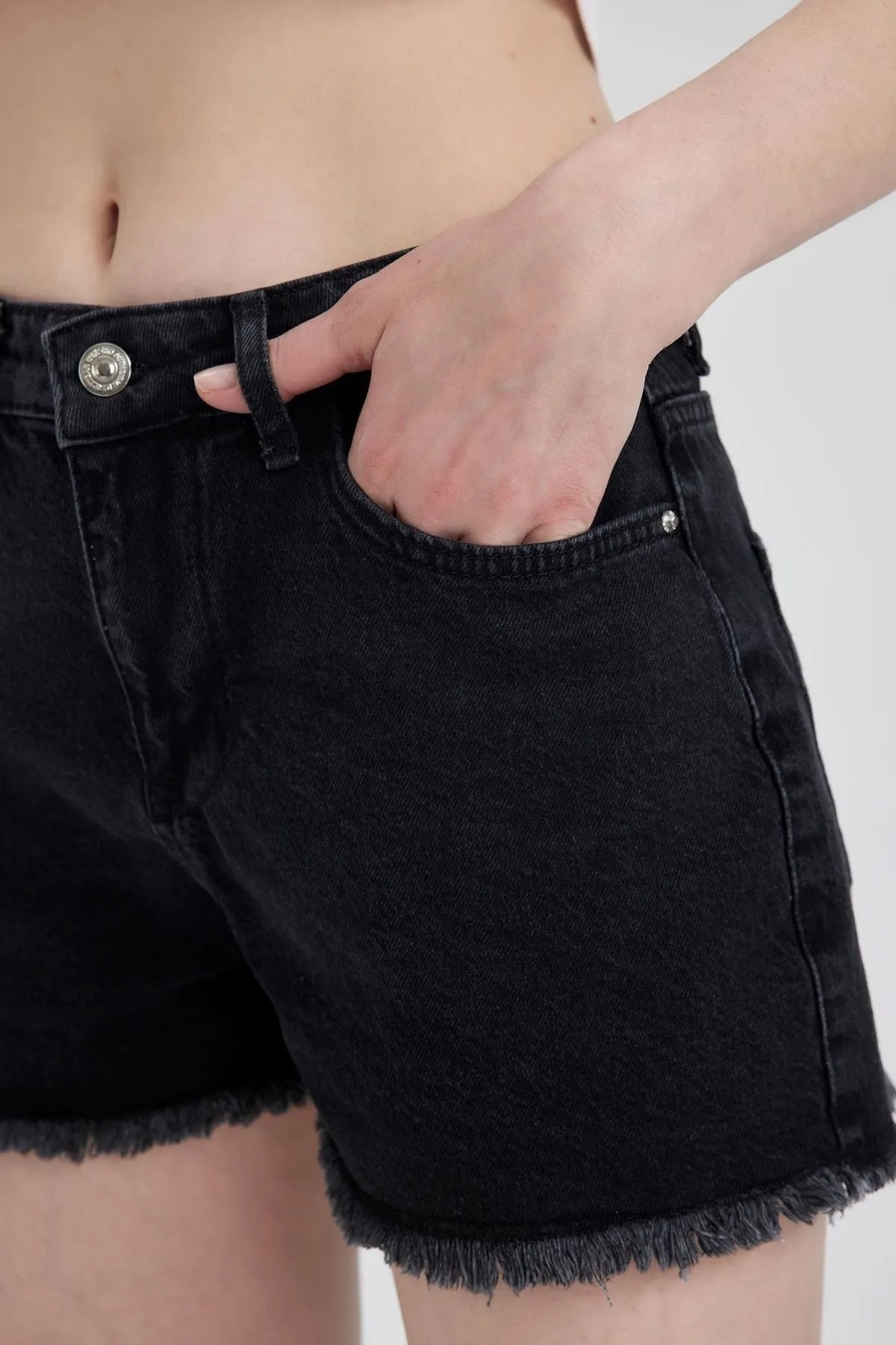 DeFacto  Jeansshorts mit normaler Taille und Cut-Out-Spitze, 100 % Baumwolle, A2602ax23sm