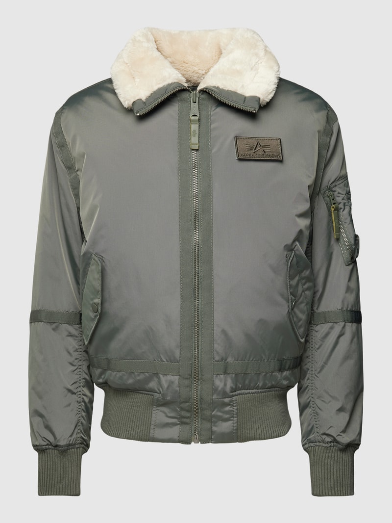 Bomberjacke mit Label-Patch in olivgrün