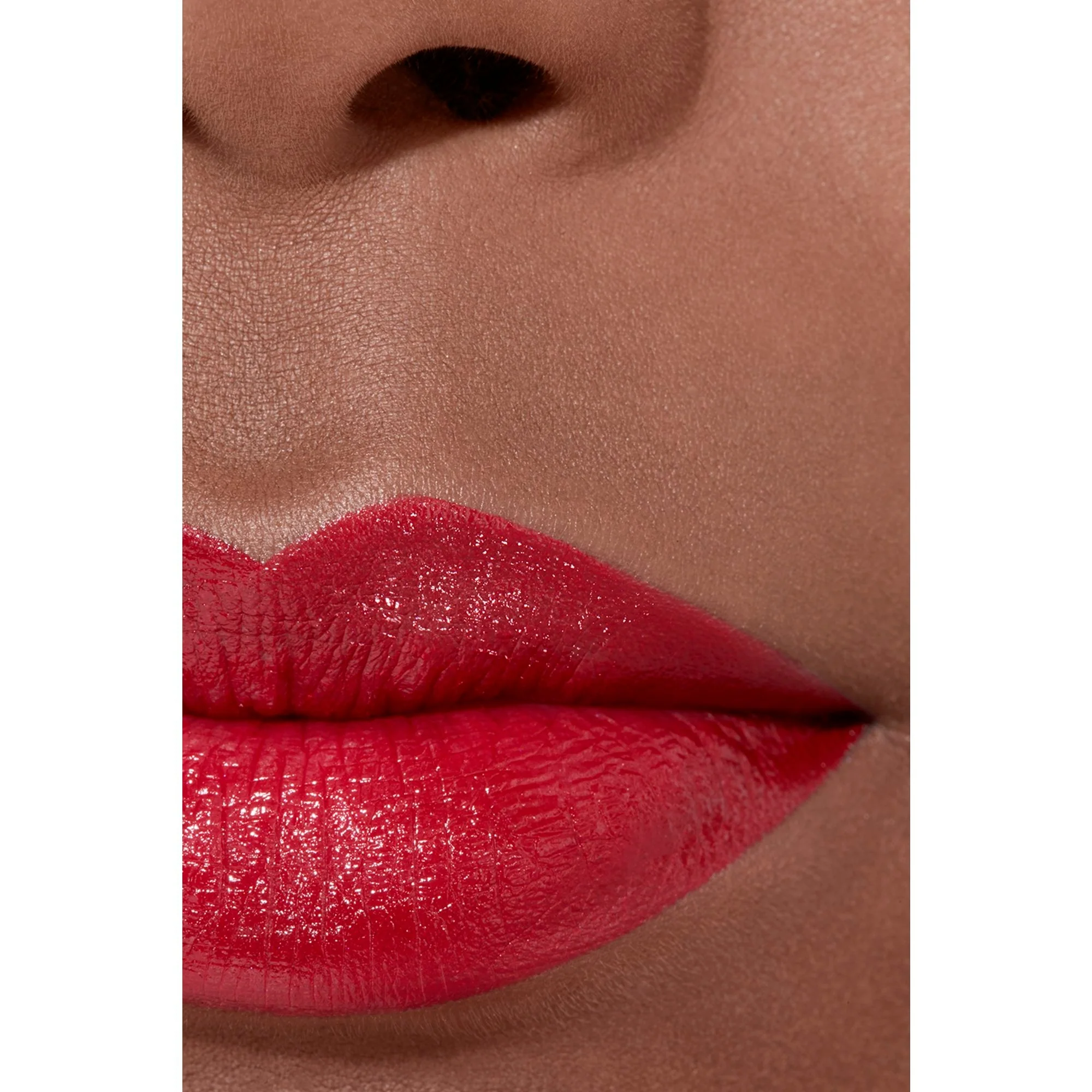ROUGE ALLURE L'EXTRAIT - LABIAL DE ALTA INTENSIDAD - EXTRACTO LIGERO Y CUIDADOSO - RECARGABLE