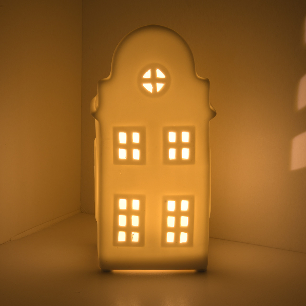 Großes  LED-Deko-Haus aus Porzellan weiss