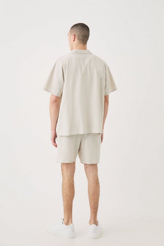 Kurzärmliges kastiges Leinen-Hemd & Shorts
