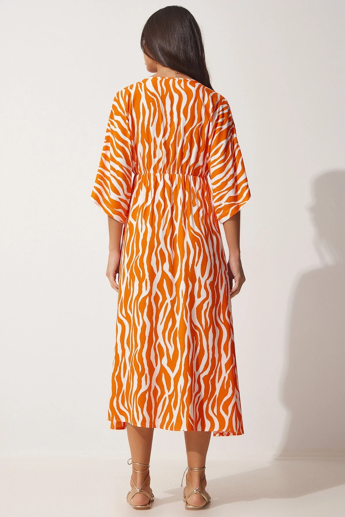 Happiness İstanbul  Orangefarbenes, langes Viskose-Sommerkleid mit tiefem V-Ausschnitt für Damen CI00081
