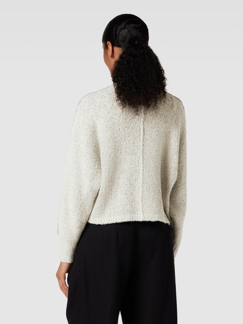 Strickpullover mit V-Ausschnitt in stein