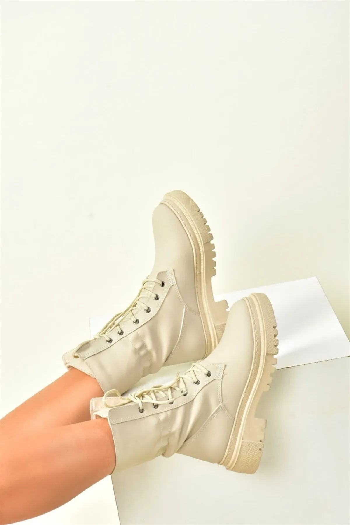Fox Shoes  Beige Damenstiefel mit dicken Sohlen N973388909