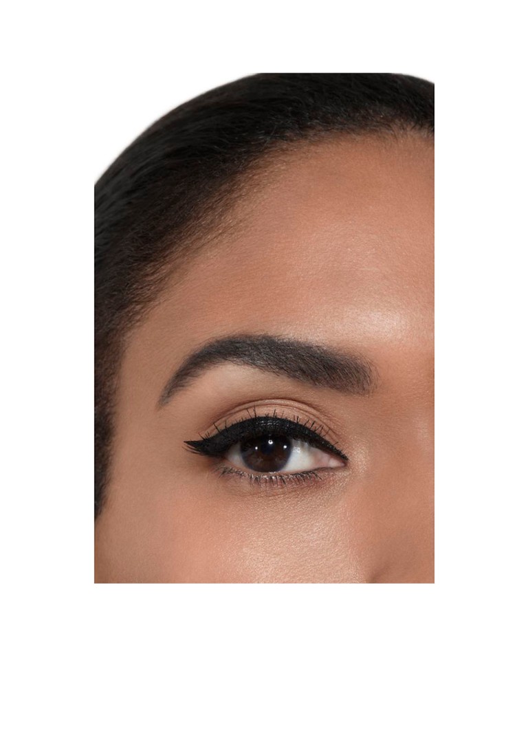 CHANEL NESTEMÄINEN EYELINER PITKÄKESTOISEEN JA INTENSIIVISEEN TULOKSEEN