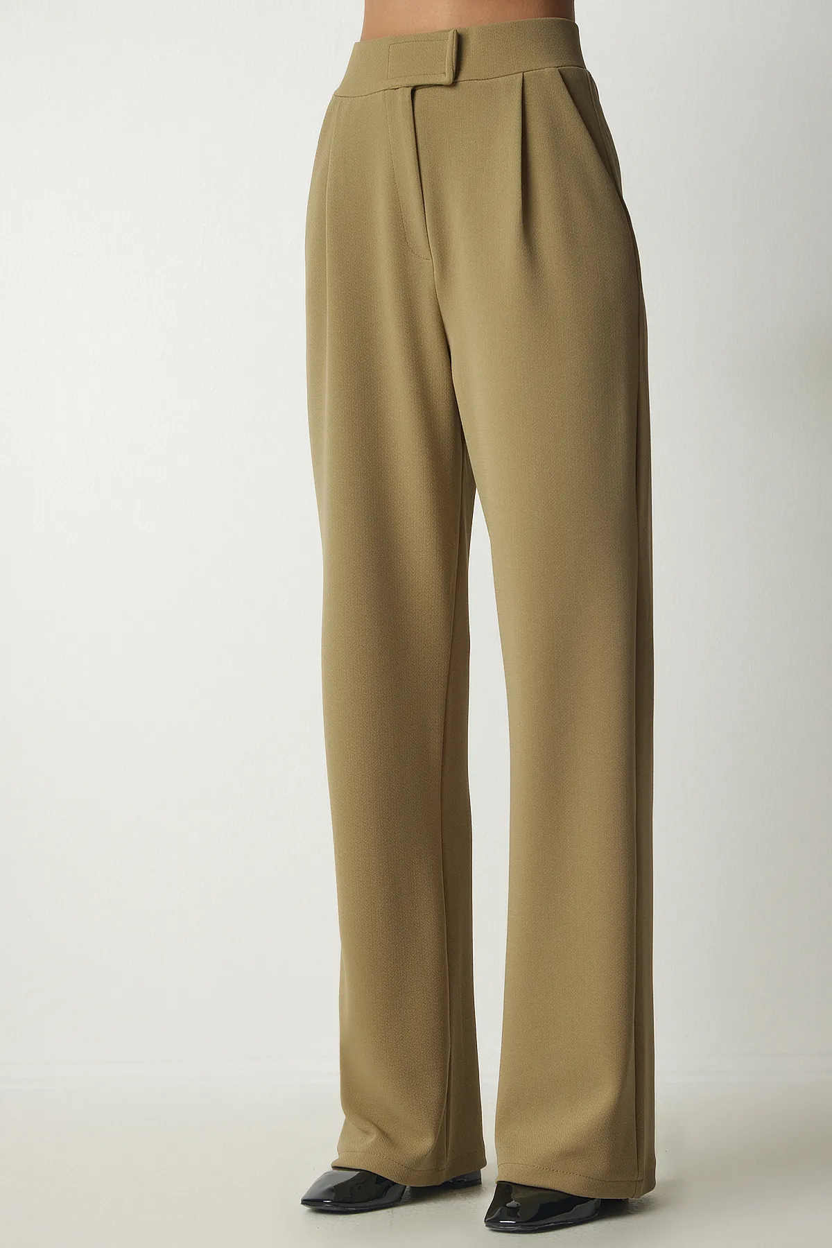 Happiness İstanbul  Bequeme gewebte Damenhose in Hellkhaki mit Klettverschluss an der Taille RV00150