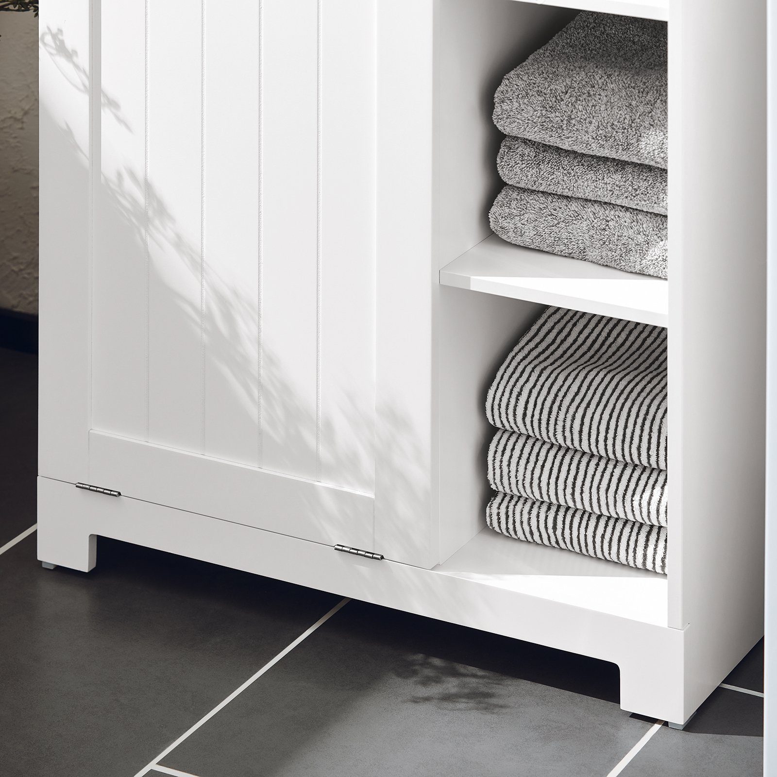 SoBuy Wäscheschrank BZR105 Badschrank mit Wäschesack Wäschetruhe Wäschesammler Wäschekorb Weiß