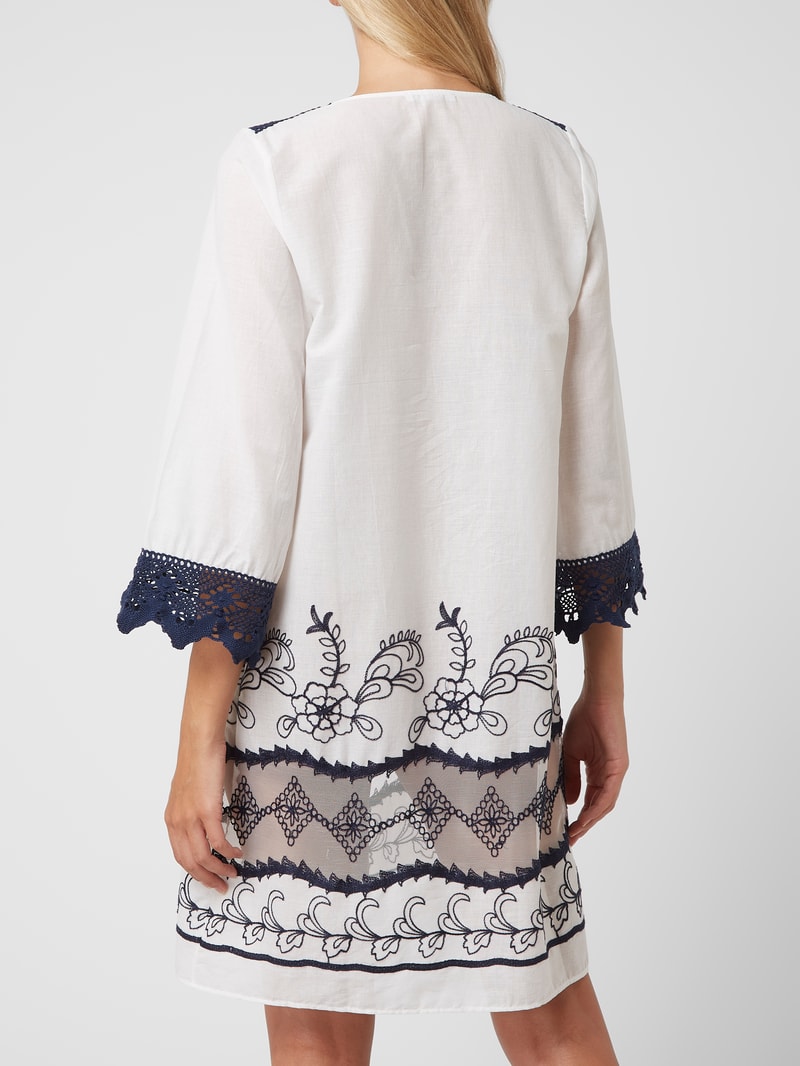 Kleid mit Häkelspitze in weiß