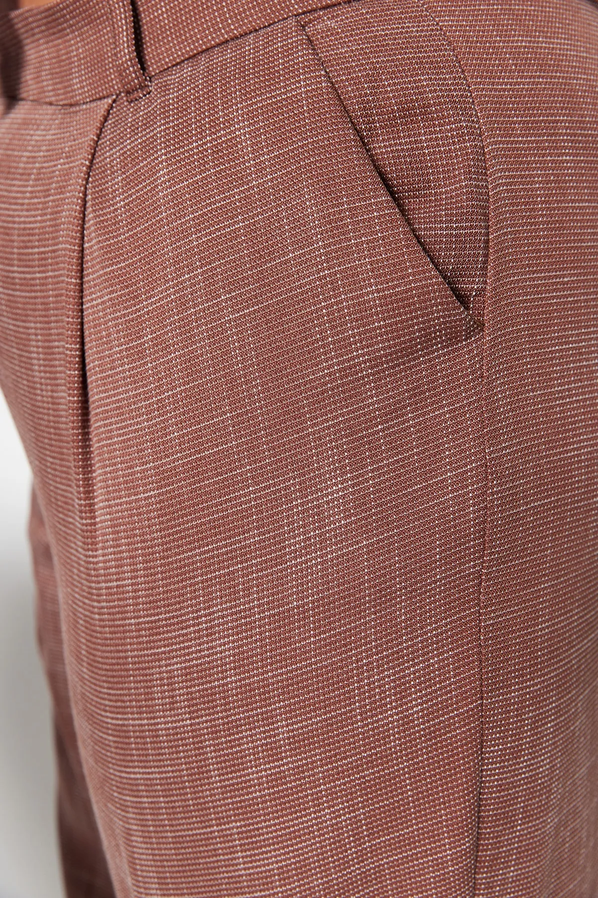 Trendyol Curve  Braune gewebte Hose in Leinenoptik TBBSS23AR00001