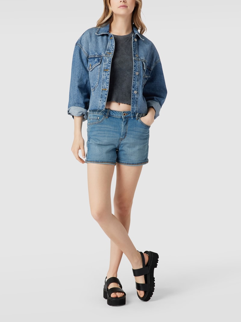 Jeansshorts mit Label-Patch in jeans