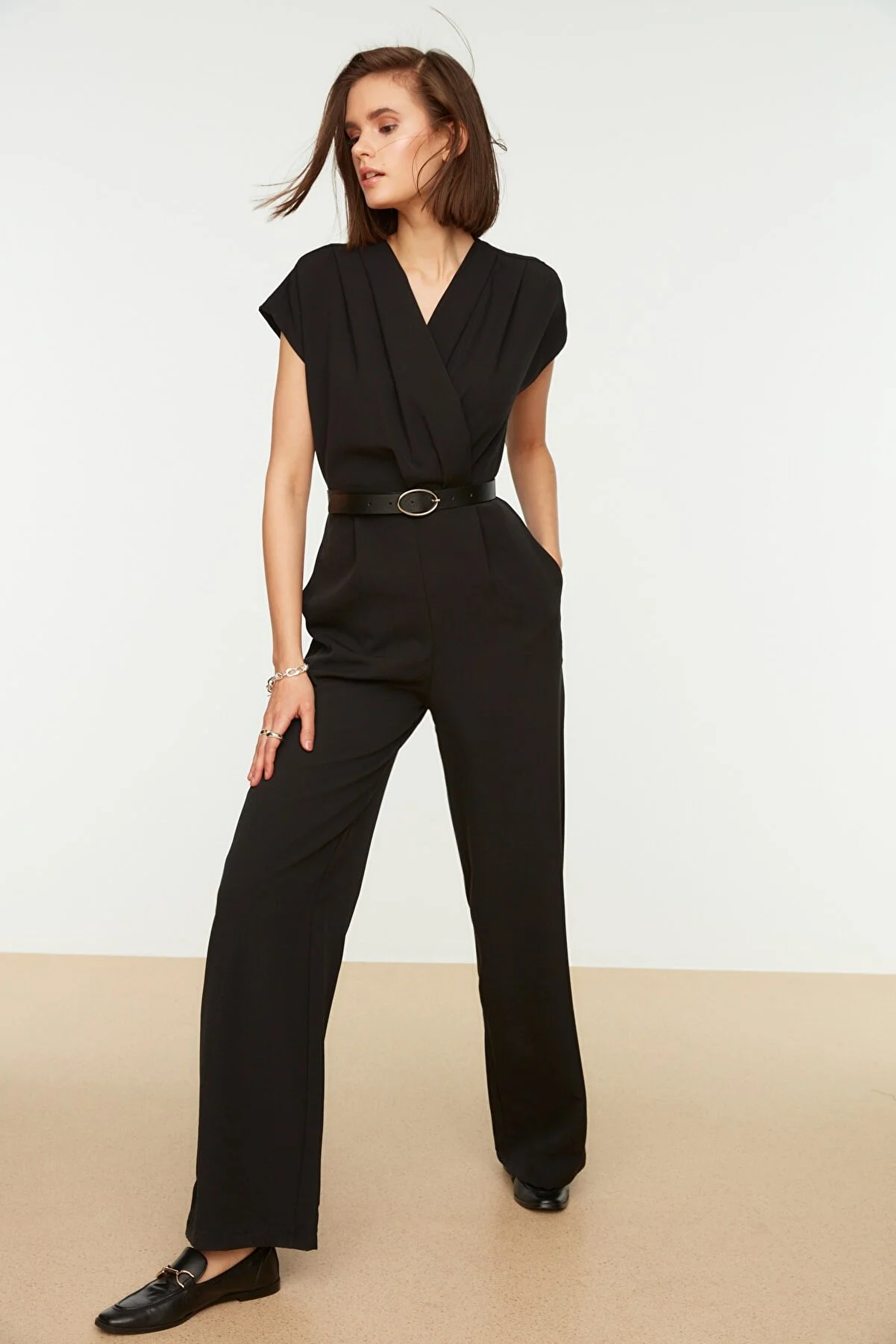 Trendyol Collection  Schwarzer, zweireihiger Maxi-Weboverall mit Gürtel und Kragen TWOSS21TU0004