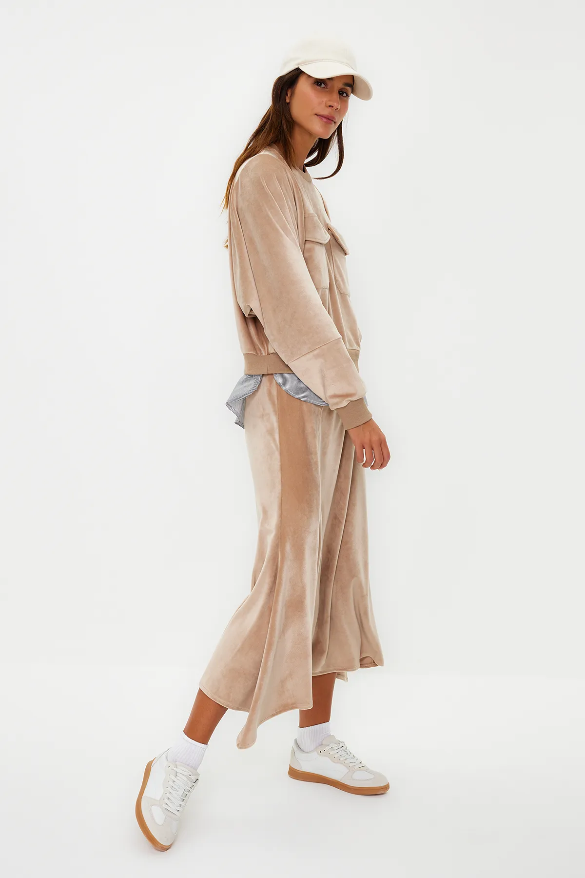 Trendyol Modest  Hellbraunes Samt-Innenhemd, detailliertes Strickrock-Bottom-Top-Set TCTAW24US00118