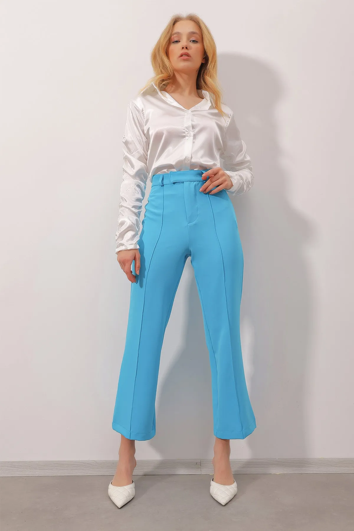 Trend Alaçatı Stili  Damen-Hose aus türkisblauem, vorne genähtem Abnähergewebe ALC-X9838